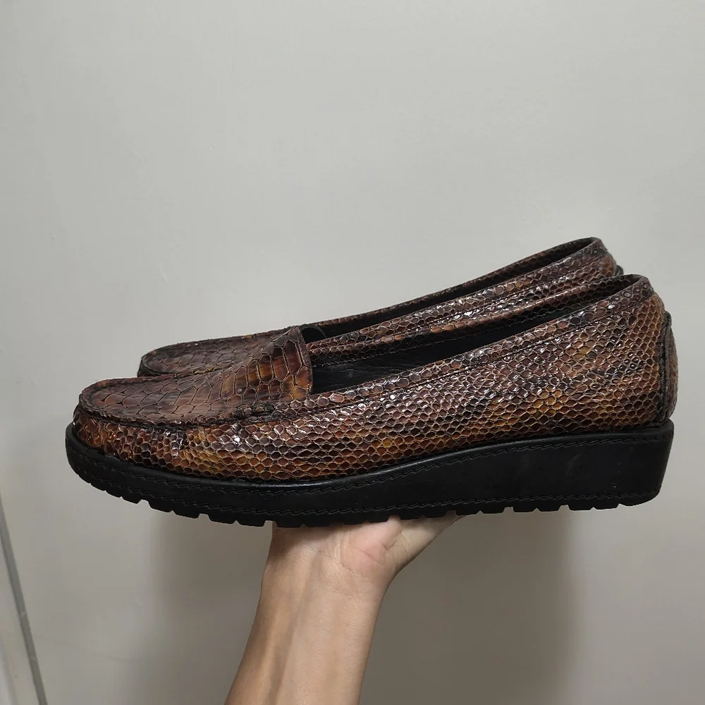 Stuart Weitzman Brown Croc Embossed Leather Low Wedge Loafer 10